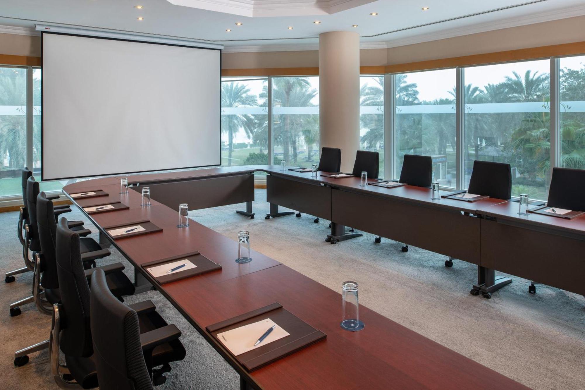 Sheraton Jumeirah Beach Resort Dubai Esterno foto A meeting room