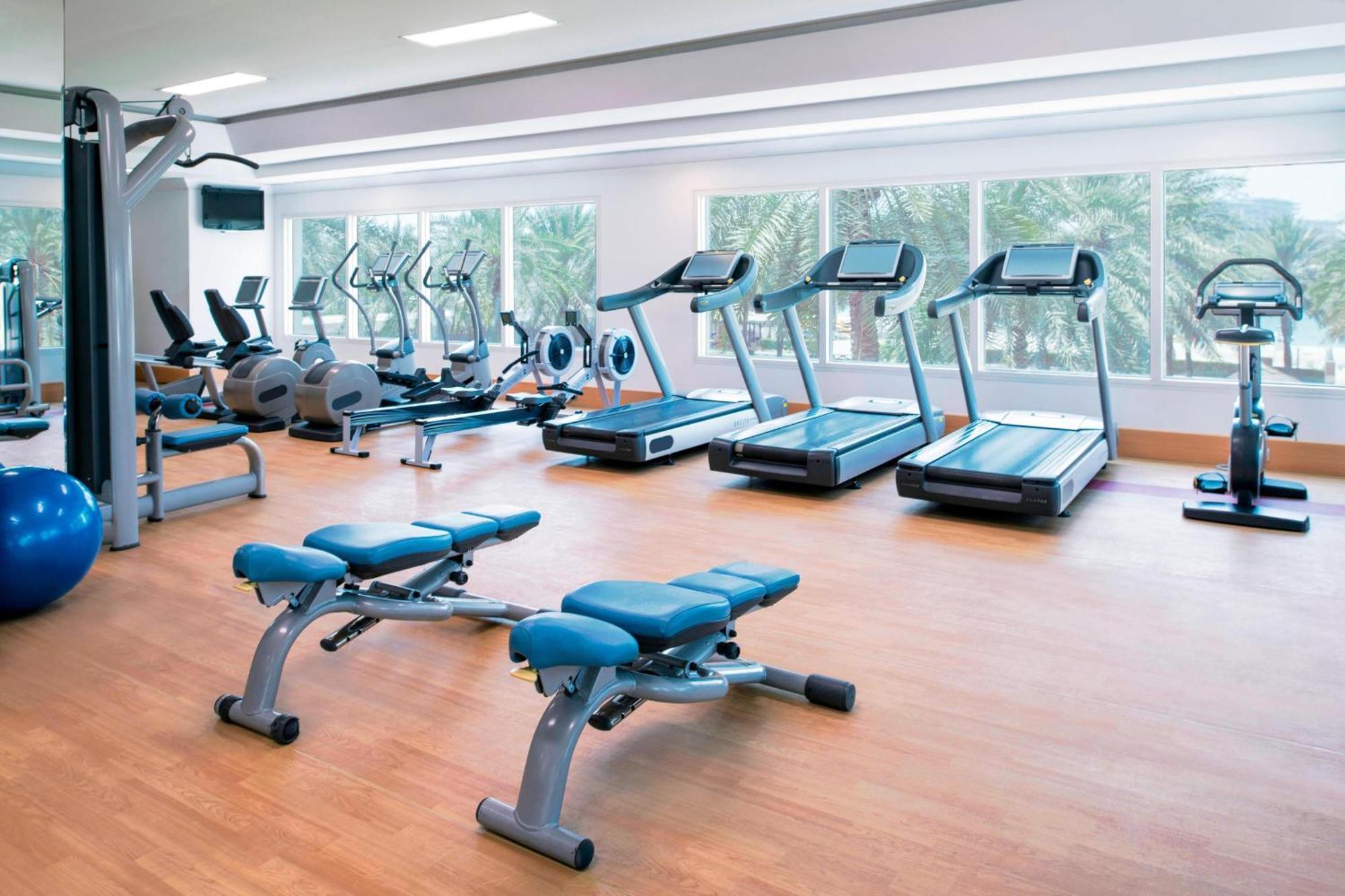 Sheraton Jumeirah Beach Resort Dubai Esterno foto A gym in a hotel