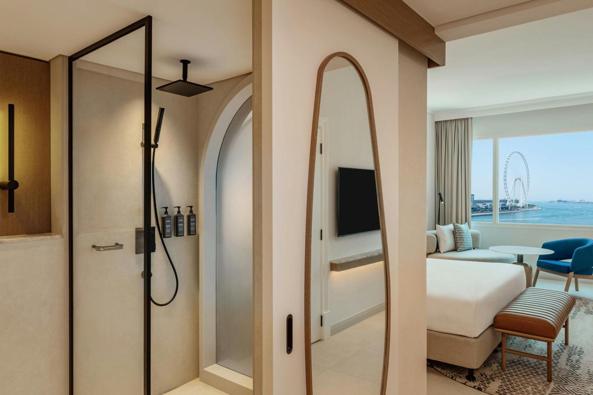 Sheraton Jumeirah Beach Resort Dubai Esterno foto A room at the hotel