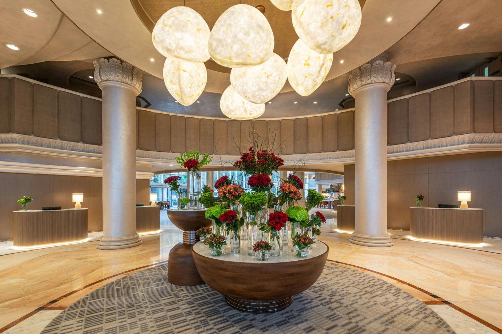 Sheraton Jumeirah Beach Resort Dubai Esterno foto The lobby of the hotel