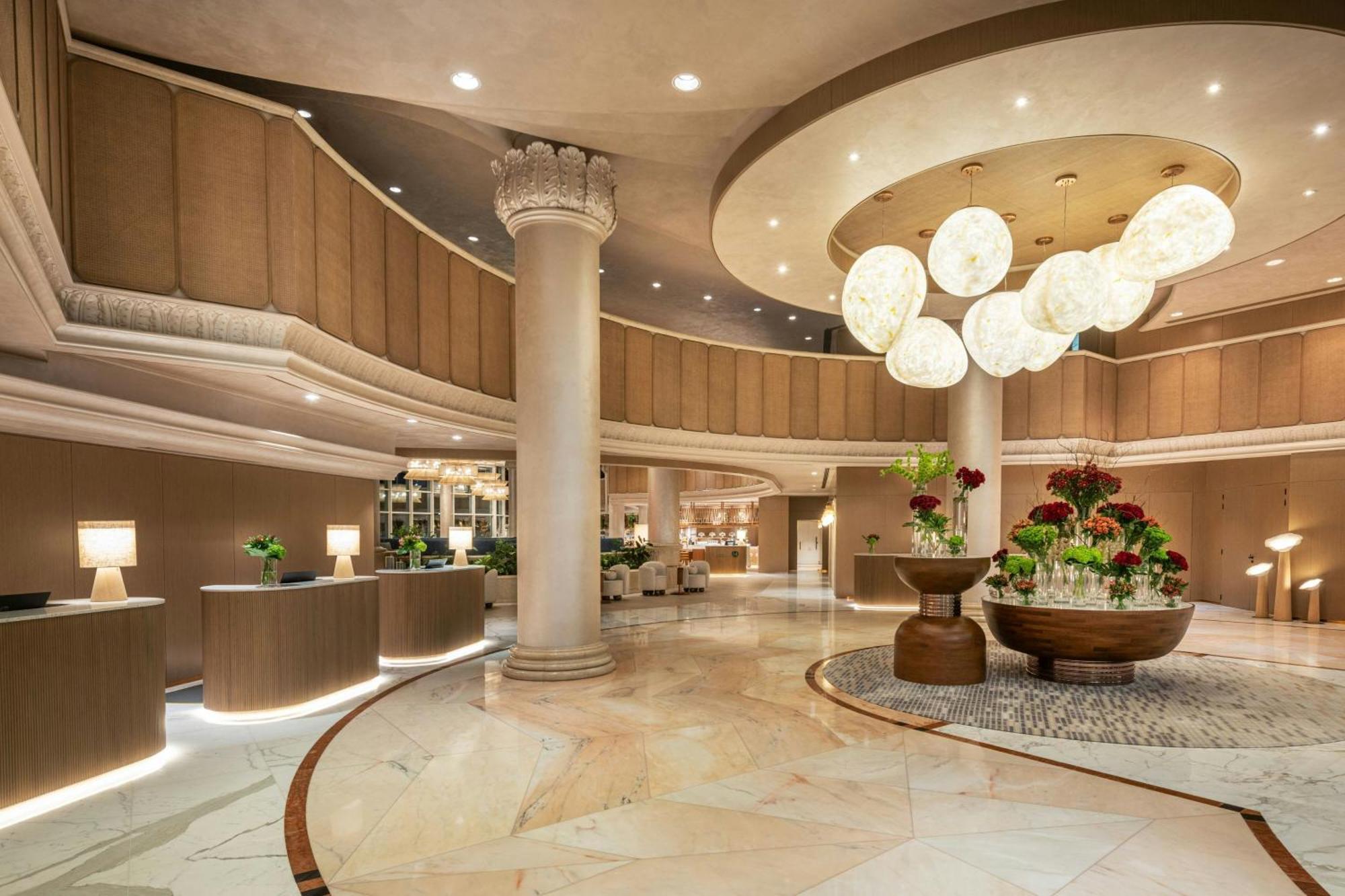 Sheraton Jumeirah Beach Resort Dubai Esterno foto The lobby of the hotel