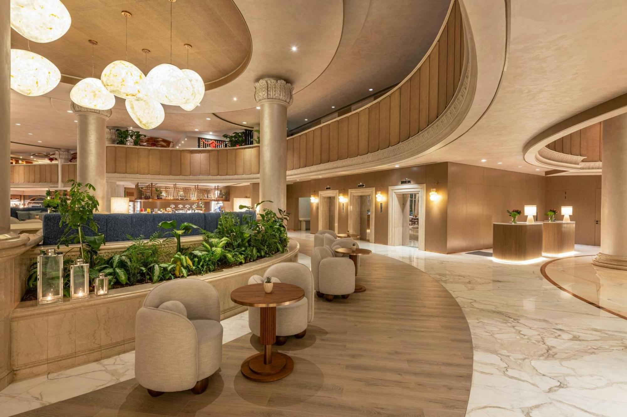 Sheraton Jumeirah Beach Resort Dubai Esterno foto The lobby of the hotel