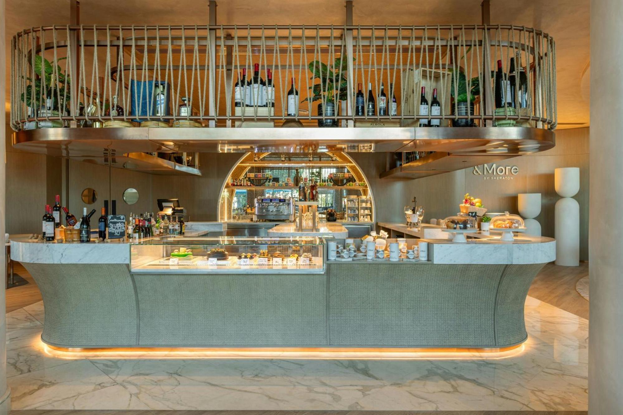 Sheraton Jumeirah Beach Resort Dubai Esterno foto The bar at the 101 Skybar